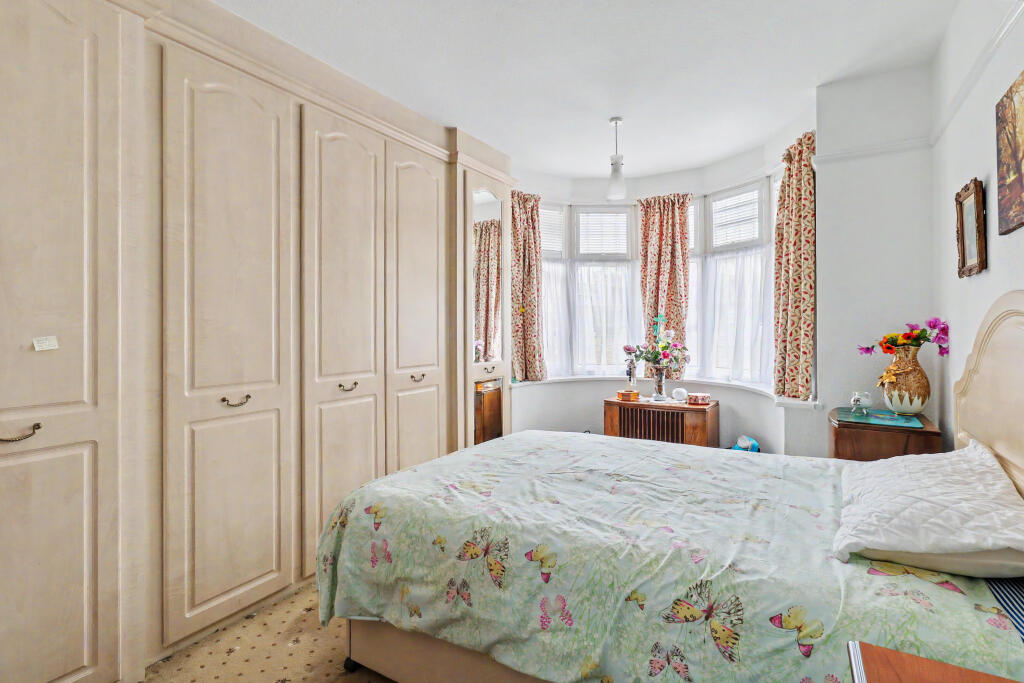 House in Slough, Cippenham - More