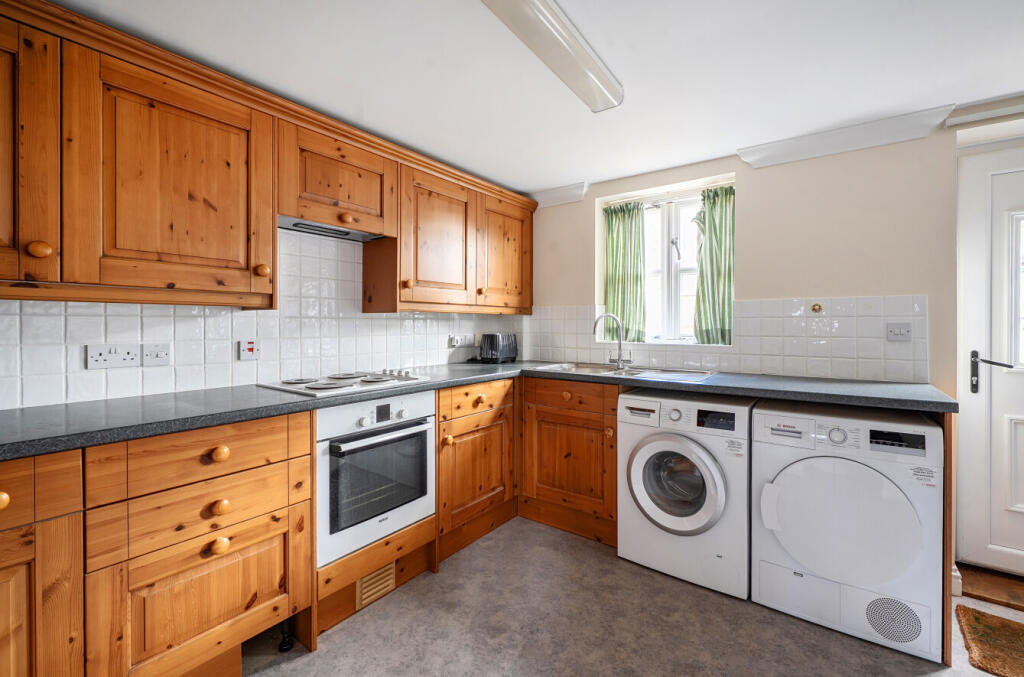 House in Taunton - View 5
