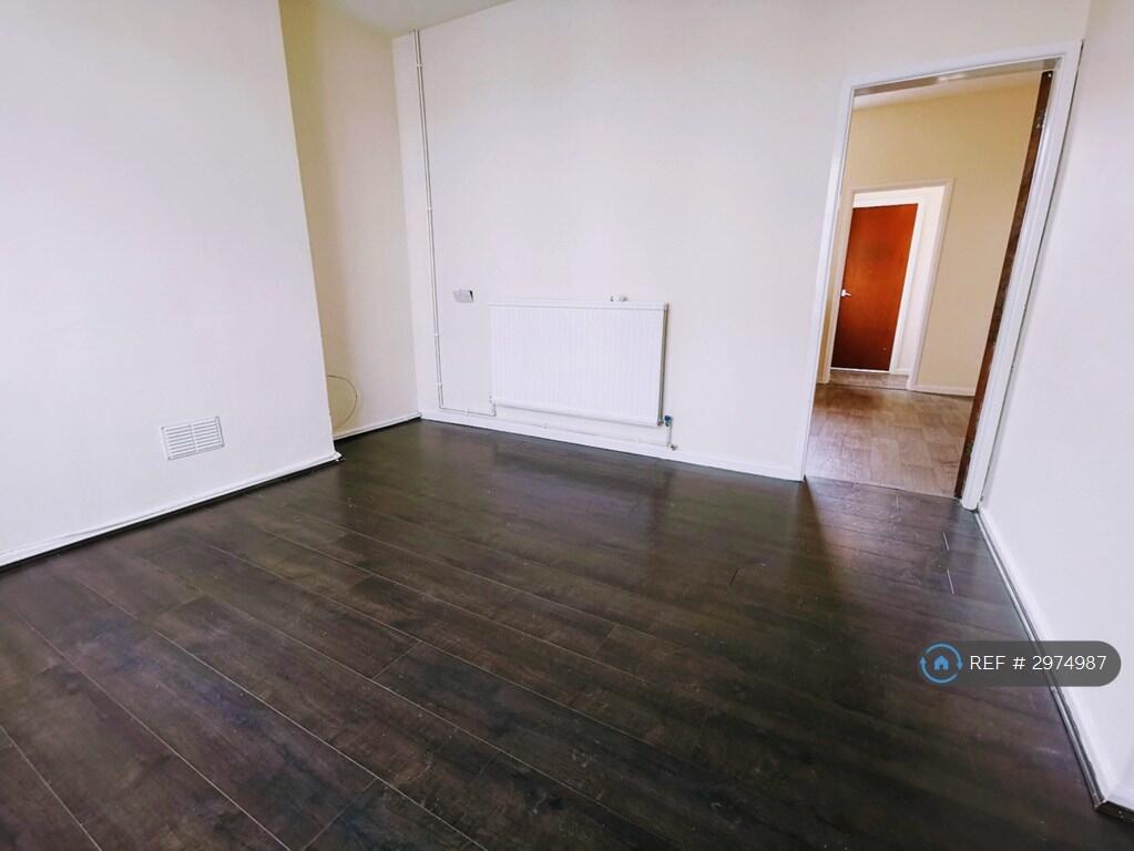 House in Newport - View 3