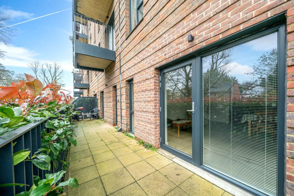 Apartment in Dacorum, Hertfordshire - View 4