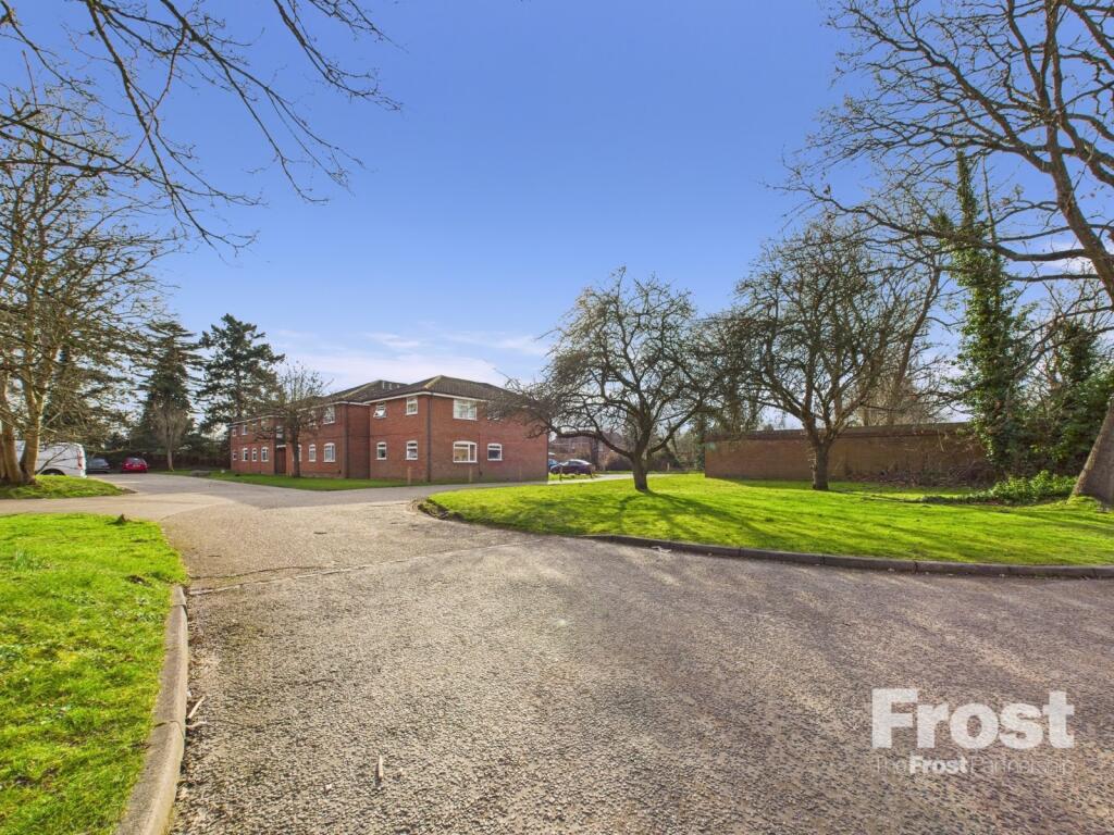 Apartment in Slough - More