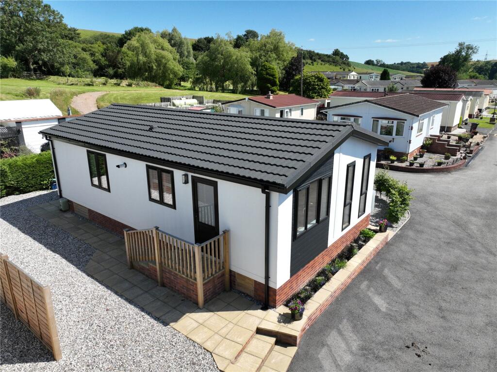 2-bed caravan on Mill on the Mole, South Molton, Devon, EX36, £214,950