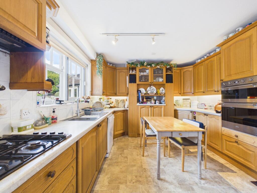 House in Hemel Hempstead, Chepping Wycombe - More