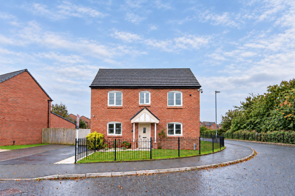 3-bed detached on Bearwood Road, Kirkby, L33, £290,000