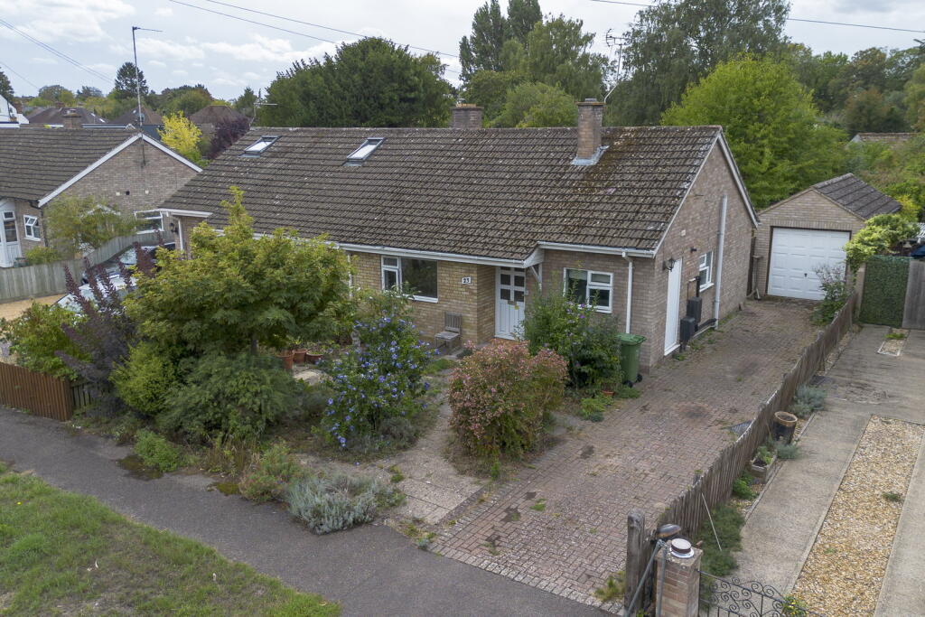 Main image of property: Poplar Close, Great Shelford, Cambridge, CB22 5LX