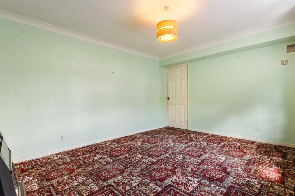 House in Grimsby, Willows Estate - View 5