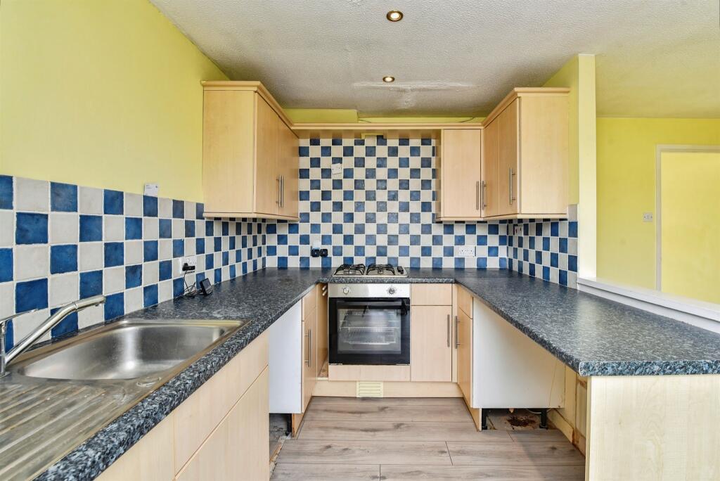 Heather Close, Westbury photo 5