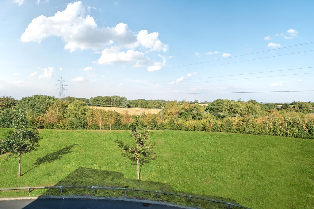 Upper Ox Hill, Purton, SN5 photo 3