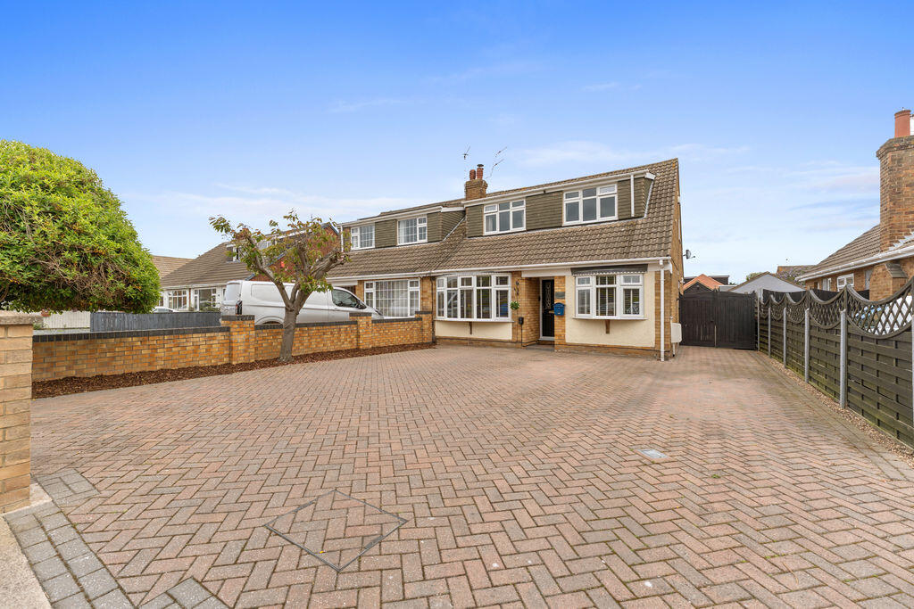 4-bed semi-detached on St. Thomas Close, Humberston, £280,000