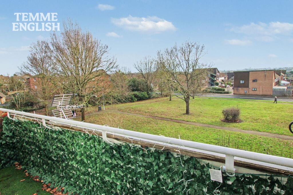 Apartment in Southend-on-Sea - View 4
