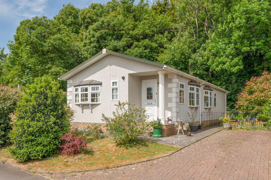 2-bed caravan on Clanna Country Park, Alvington, Lydney, Glos, GL15 6AN, £170,000
