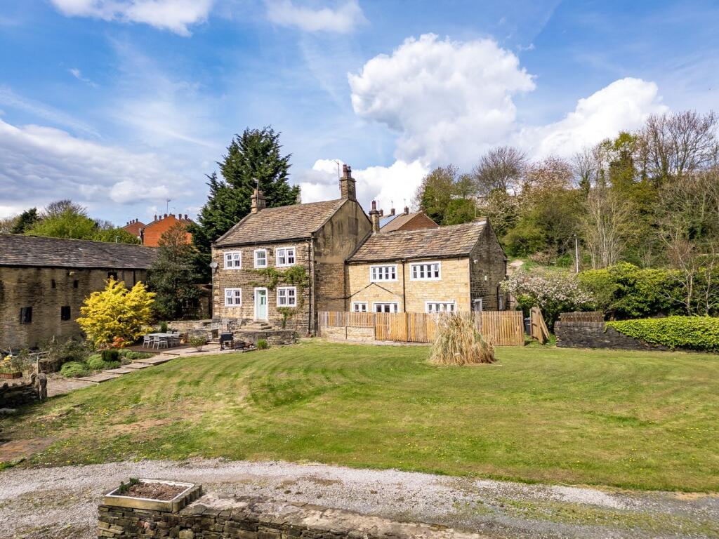 House in Bradford, West Yorkshire - View 3