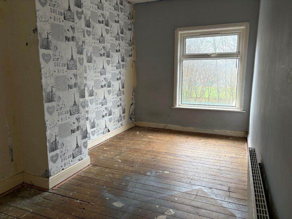 12 Cravendale Road, Dewsbury, WF13 3AL photo 4