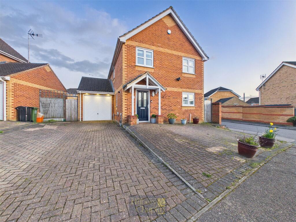 Main image of property: Roxwell Crescent, Wickford, Essex, SS12