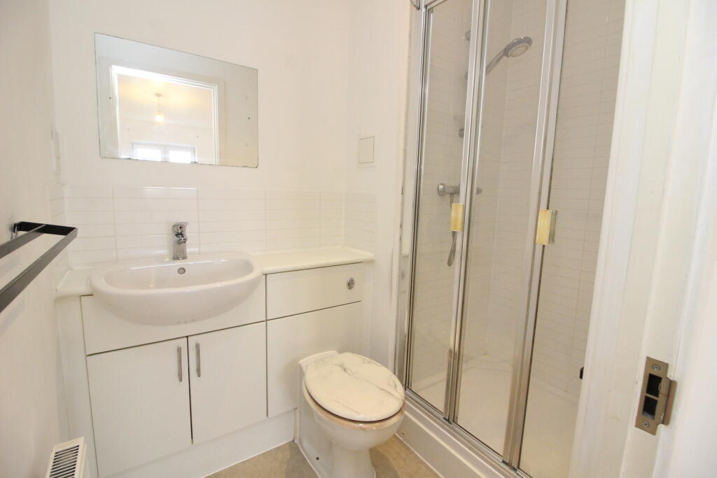 Apartment in Croydon - View 5