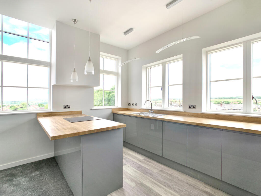 Apartment in Leeds, Morley - View 4