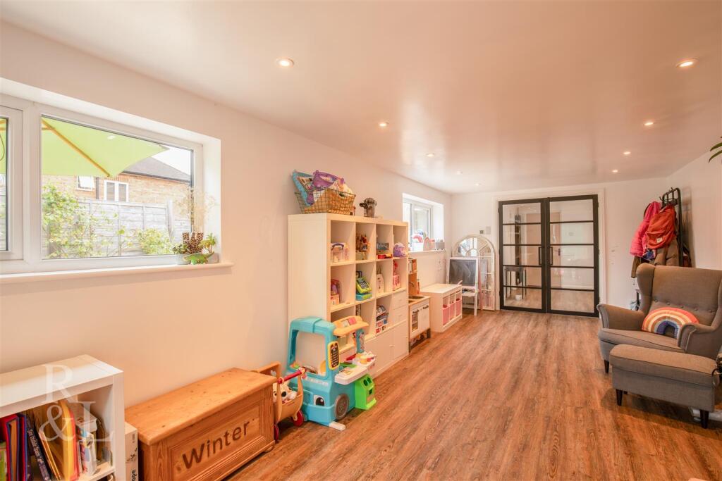 Medina Drive, Tollerton, Nottingham photo 4