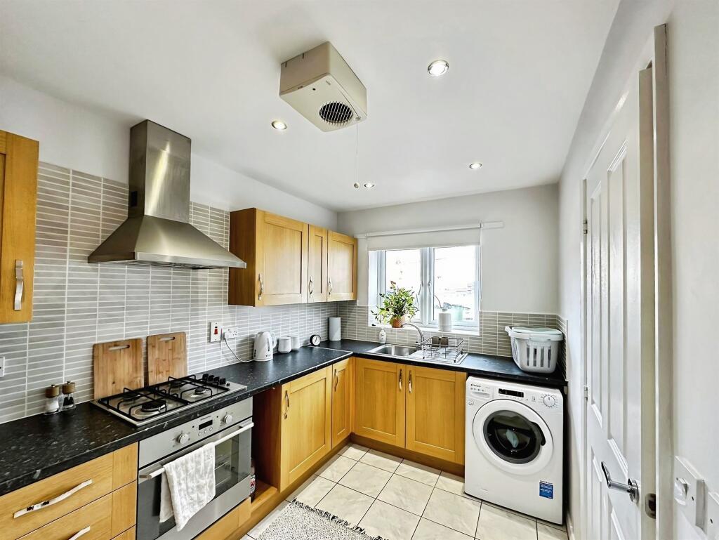 Royston Court, Carlton, Nottingham photo 3