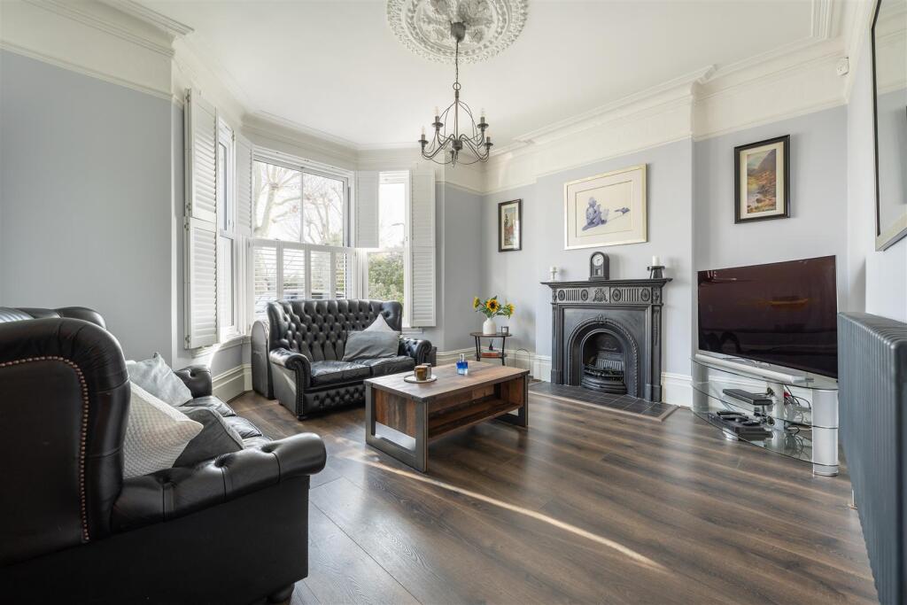 Handsworth Avenue, Highams Park photo 2