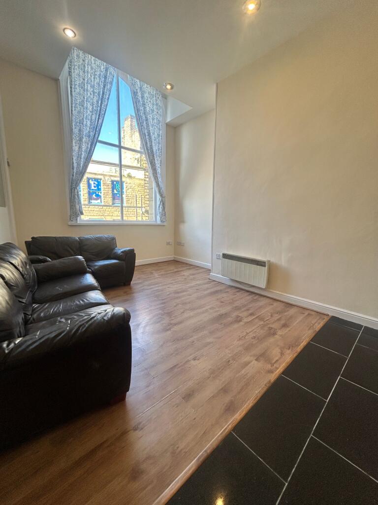 Apartment in Kirklees, West Yorkshire - View 5