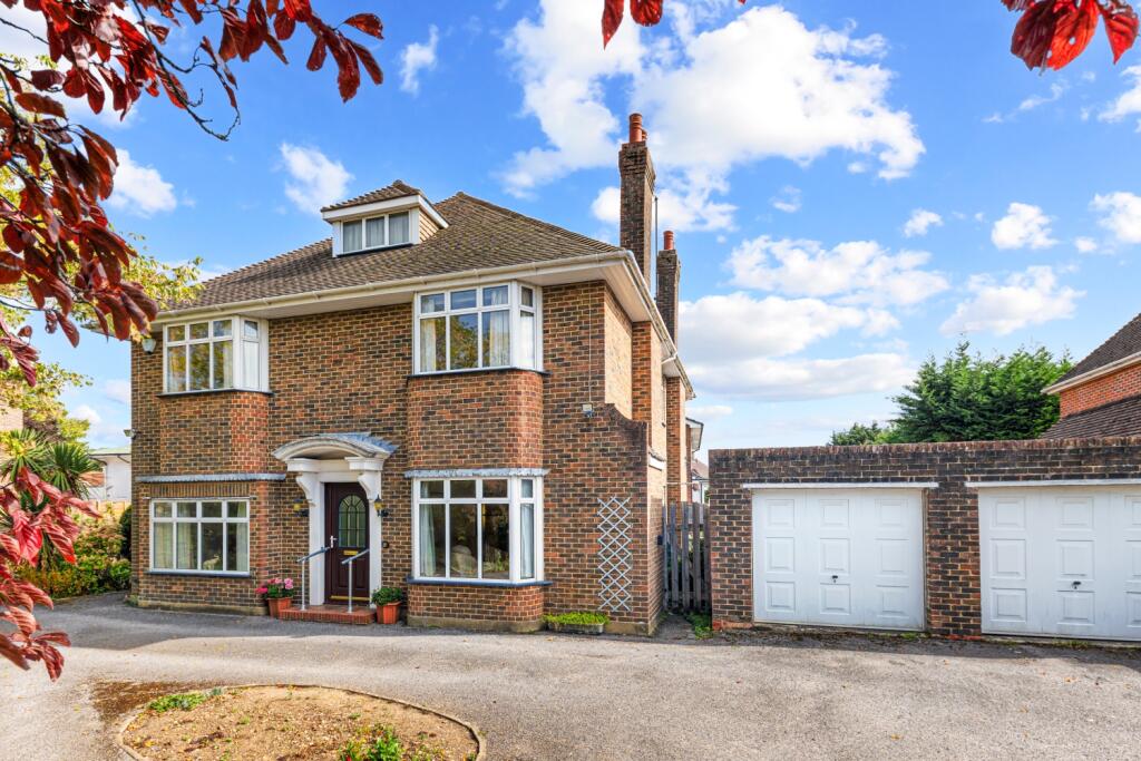 Broomfield Avenue, Worthing, BN14