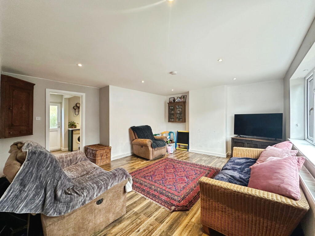 15, Arps Road, Codsall, Wolverhampton, WV8 1SH photo 4