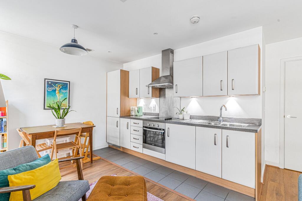 Apartment in London - View 5