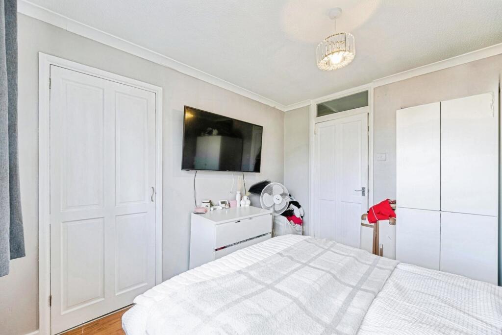 House in Buckingham, Buckinghamshire - More