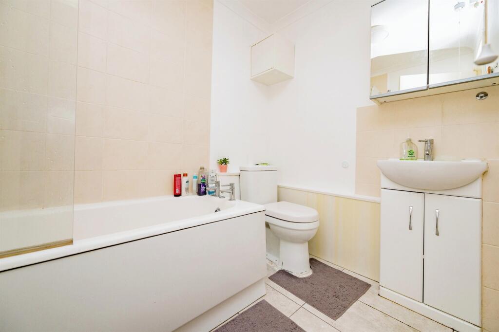 Additional image 4 of Hollybush Lane, WELWYN GARDEN CITY