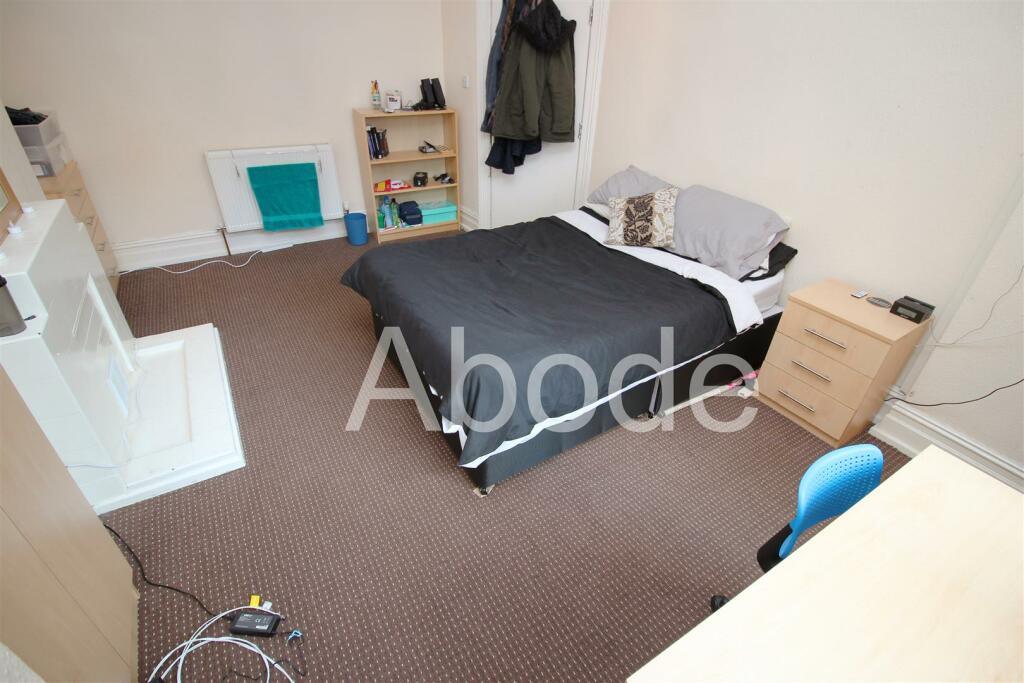 6 bedroom house for rent