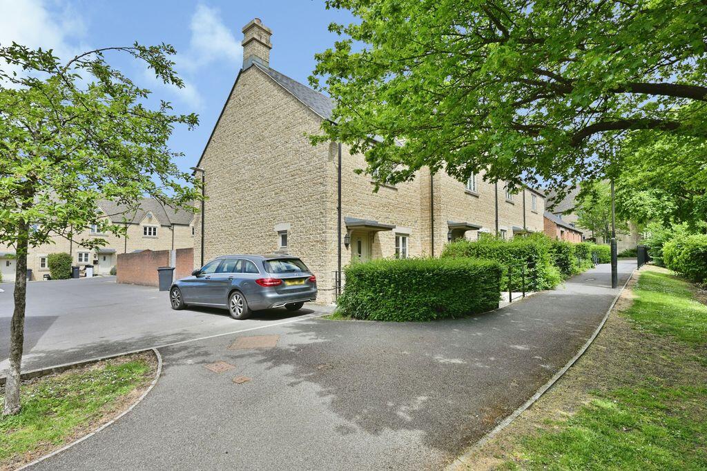 2-bed semi-detached on Peckham Walk, Cirencester, Gloucestershire, £93,800