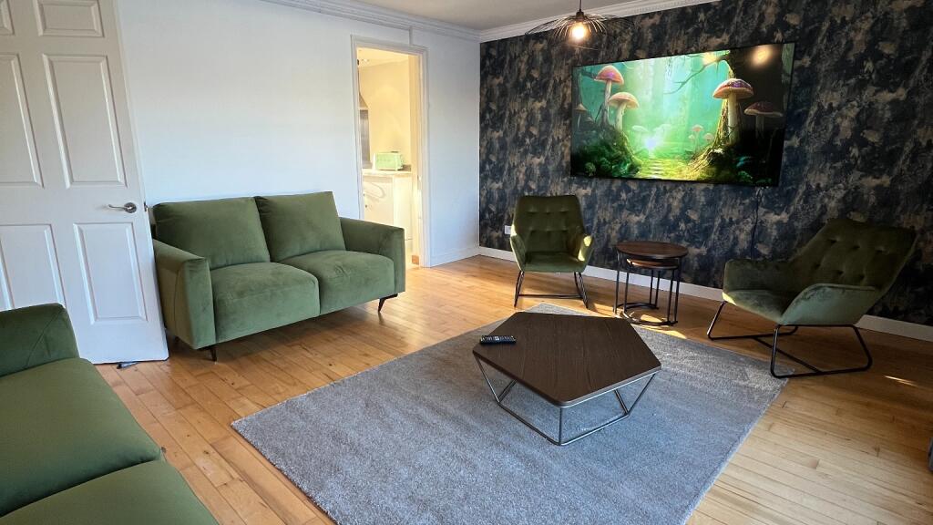 Apartment in Glasgow, Kingston - View 3