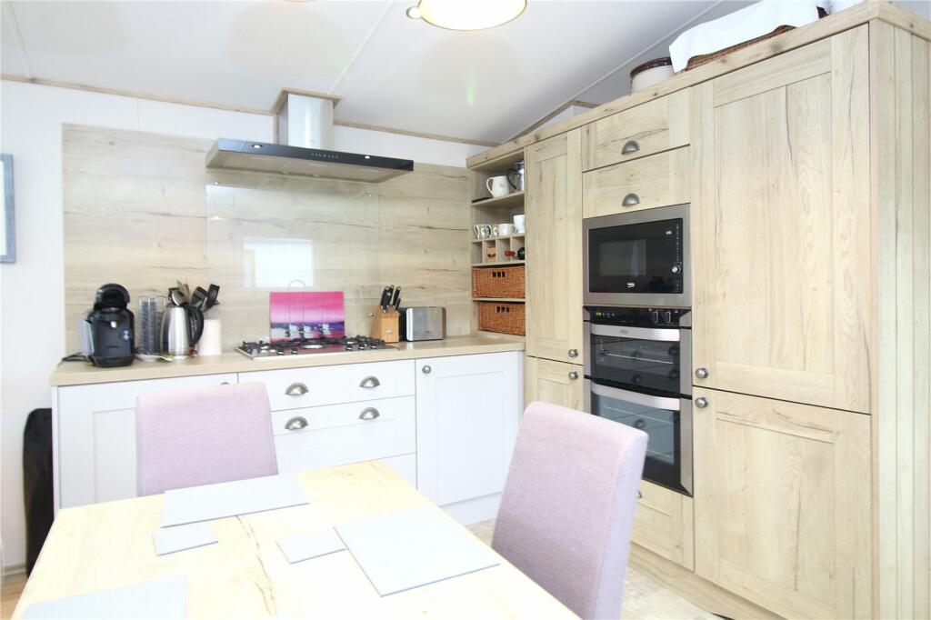 Aspen, Hoburne Bashley, New Milton, Hampshire, BH25 photo 3