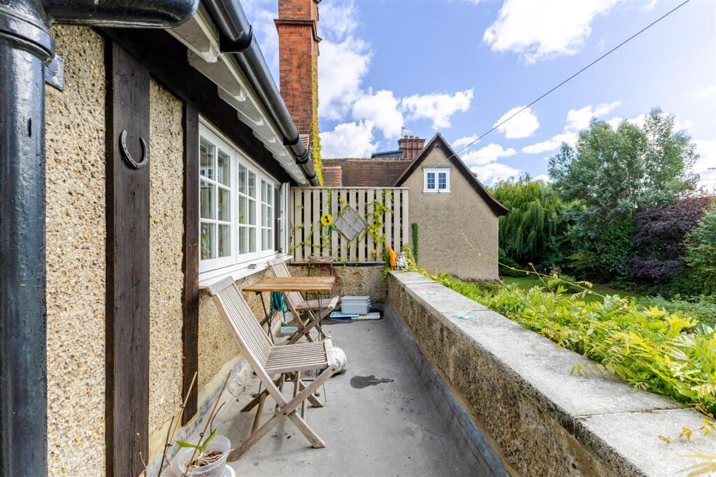 Apartment in Harrow - More