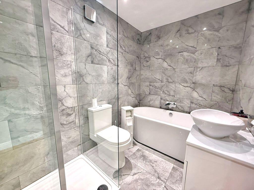 House in Houghton Regis, Central Bedfordshire - View 4