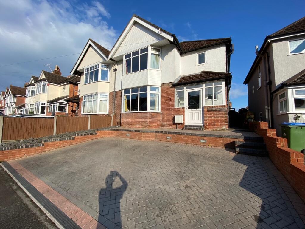 Main image of property: Lumsden Avenue, Shirley, Southampton, SO15 5EJ