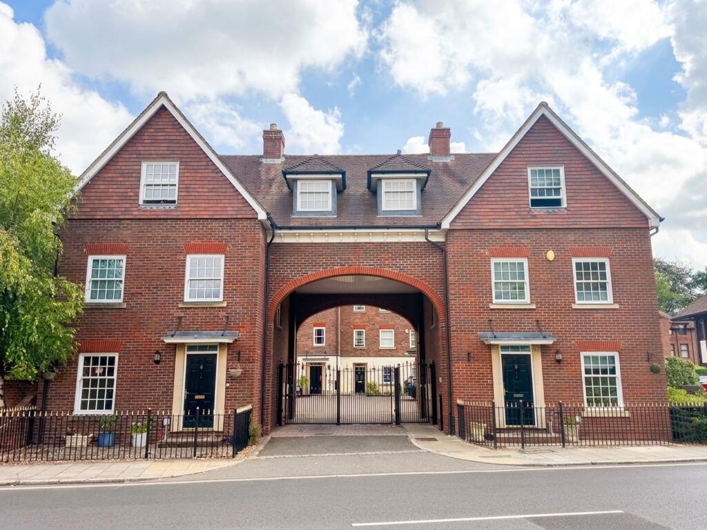 Main image of property: Farriers Court, London Road, RH12