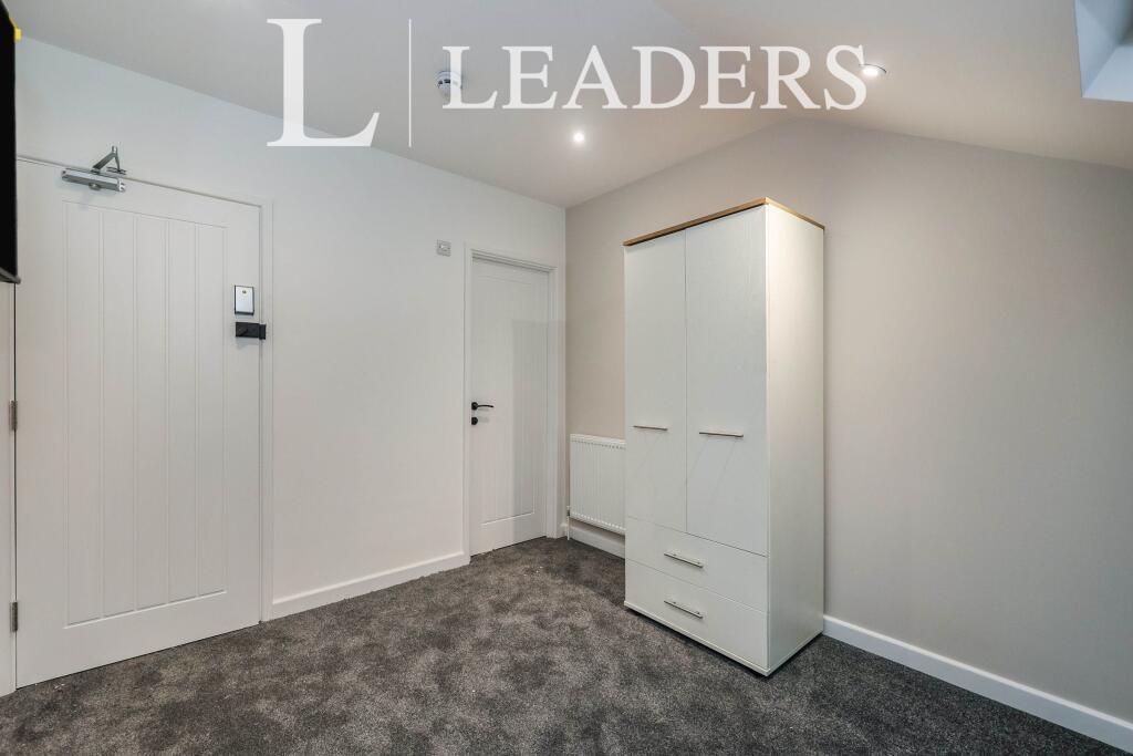 Main image of property: 138 Queens Road, PO2