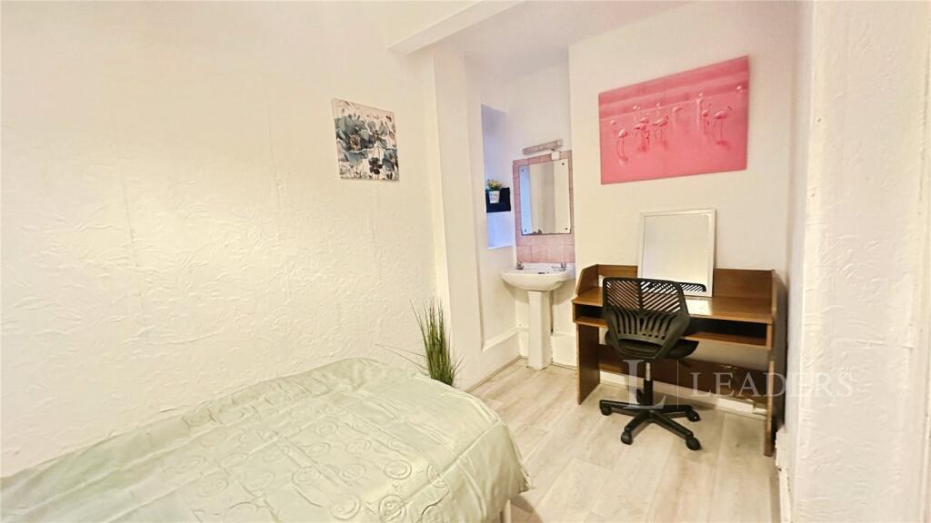 Main image of property: Cromwell Hill, Luton, Bedfordshire, LU2