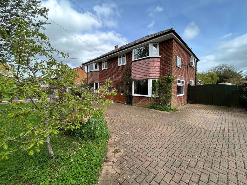 Main image of property: Banbury Road, BYFIELD, Northamptonshire, NN11
