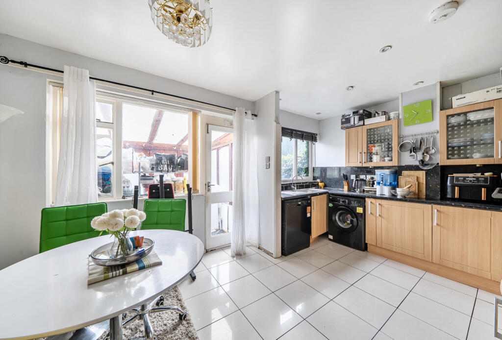 House in Reigate and Banstead, Merstham - View 4