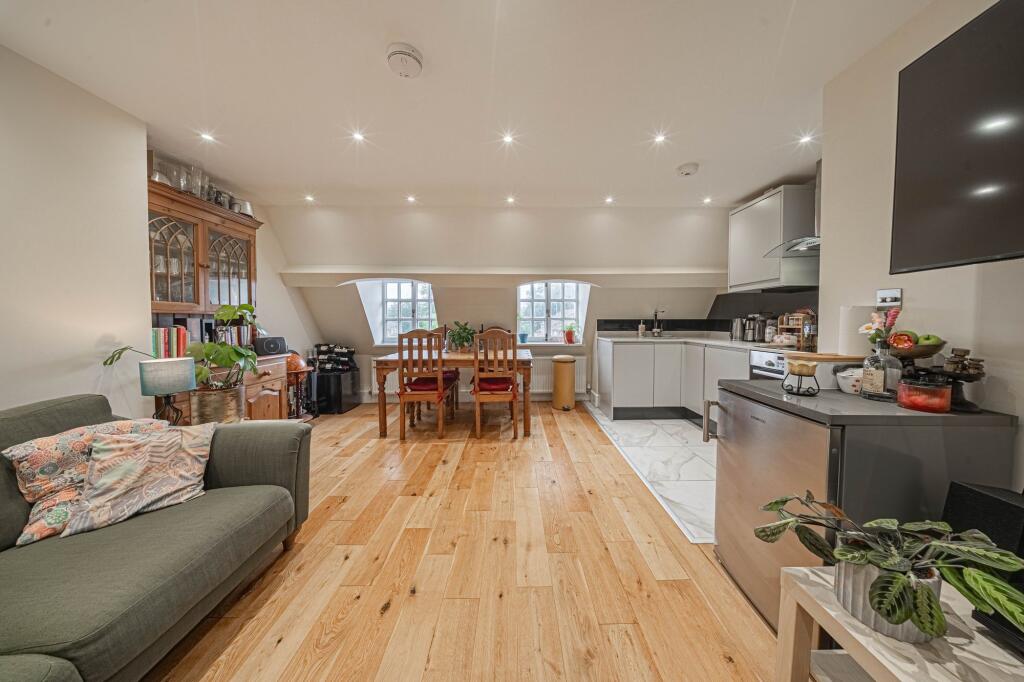 Apartment in Redhill - View 4