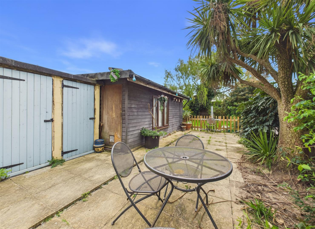 Walnut Way, Ruislip - View 6