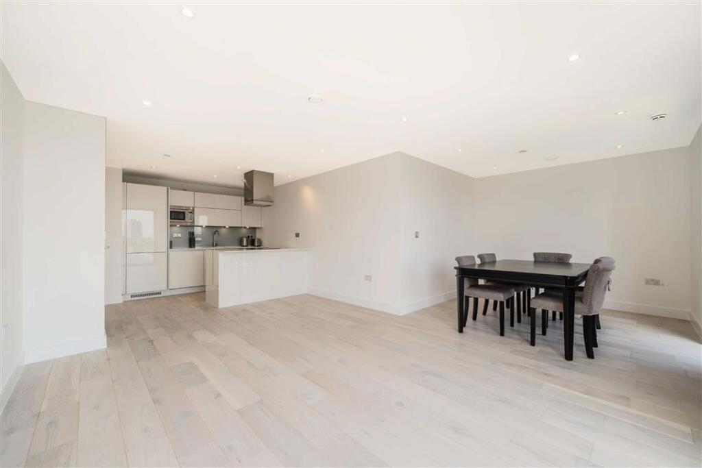 Main image of property: Commercial Street, Aldgate East