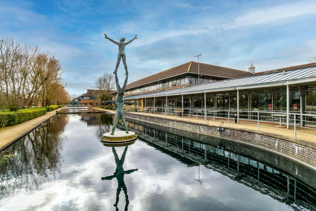 Fountain Court 002.jpg