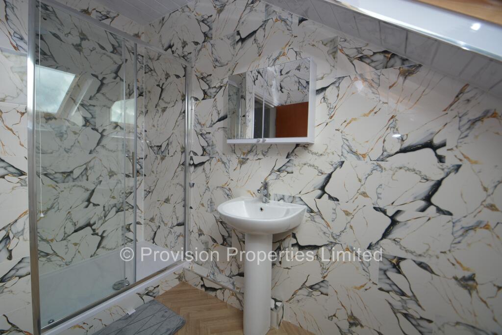 6 bedroom terraced house for rent