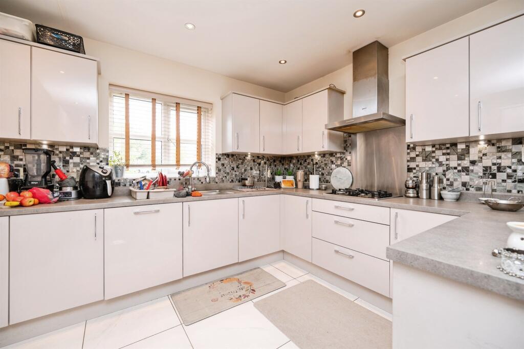 Bhullar Way, OLDBURY photo 5