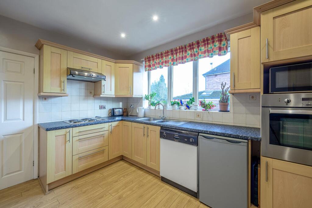 Essex Avenue, Kingswinford, DY6 9RH photo 3