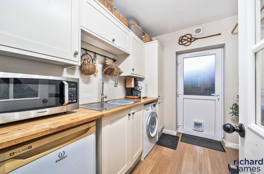 House in Swindon, Eastcott, South Swindon - View 4