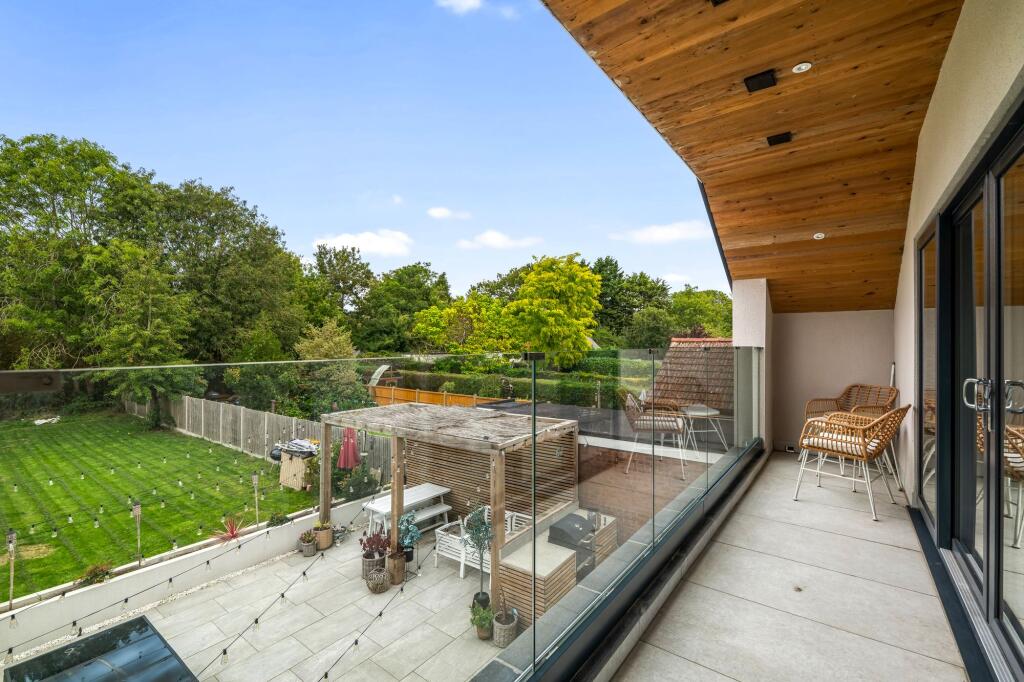 House in Lincoln - View 2